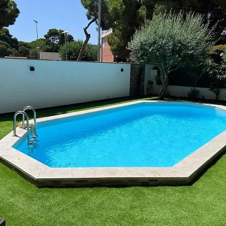 Villa 10 People, 150 M From The Sea, Pool And Garden Villa *