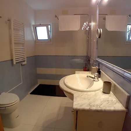 Villa 10 People, 150 M From The Sea, Pool And Garden וילה
