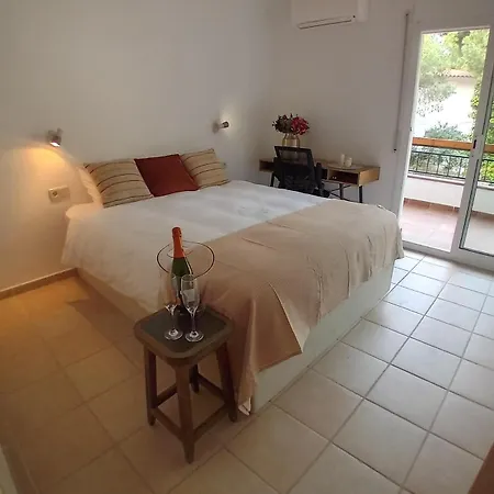 וילה Villa 10 People, 150 M From The Sea, Pool And Garden